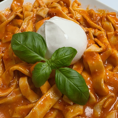Tagliatelle met burrata en 'nduja