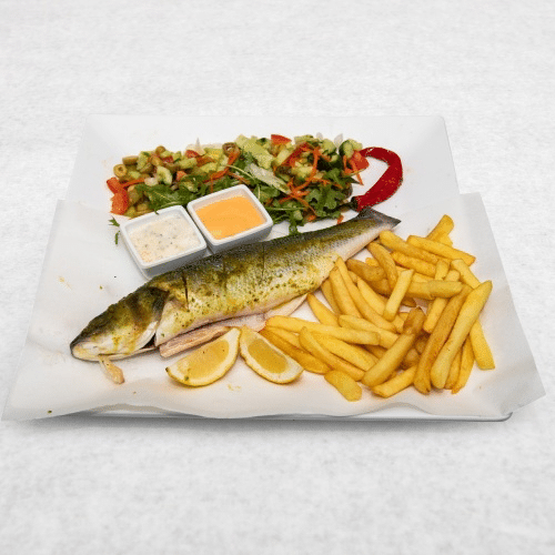 Gegrilde zeebaars schotel