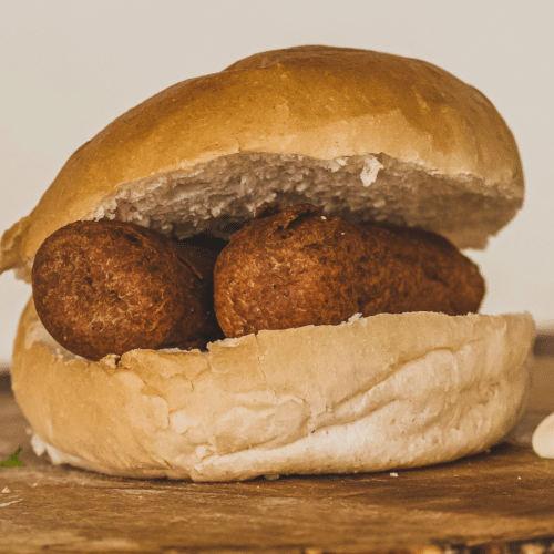 Broodje frikandel met mayonaise