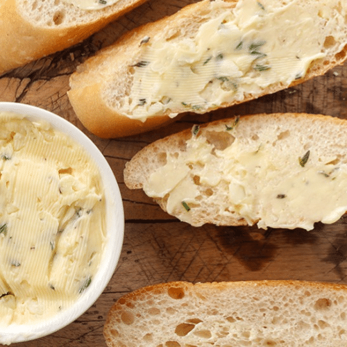 Stokbroodje met verse kruidenboter
