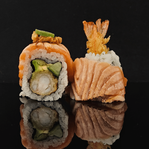 Flamed salmon ebi roll