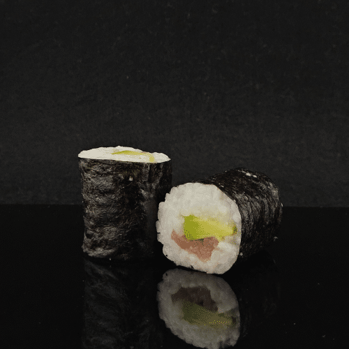 Tuna avocado maki