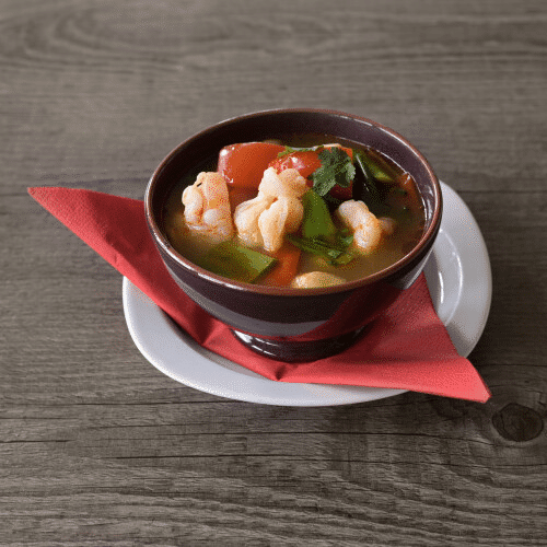 Thai pittige soep met kip (tom yum kung)