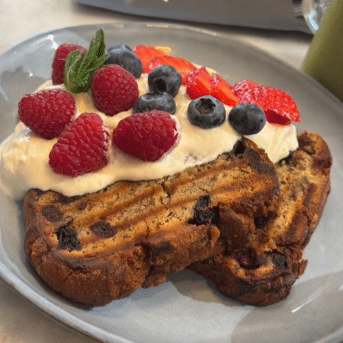 Huisgemaakt gegrilde bananenbrood