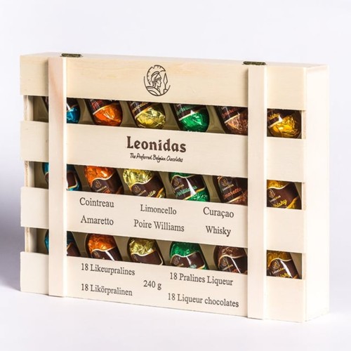 Kist met 18 Leonidas liqeur bonbons