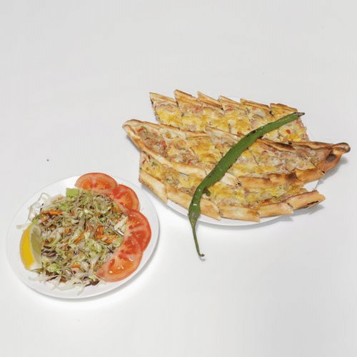 Kıymalı Kaşarlı Yumurtalı Pide