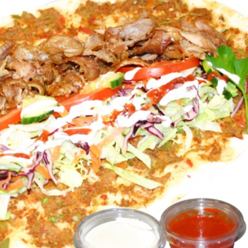 Turks pizza met mix vlees (kip en kalf) en kaas