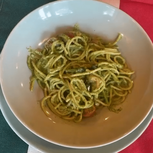 Pasta con pollo e spinaci