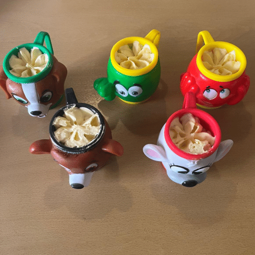 Kids fantasy in een dieren beker