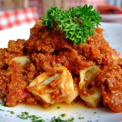 Tortellini in bolognesesaus