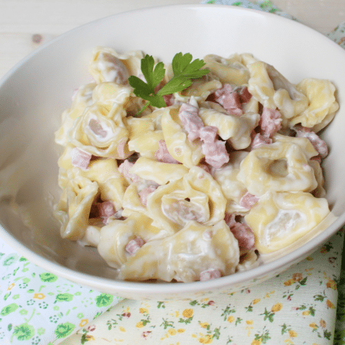 Tortellini met ham en ui in roomsaus