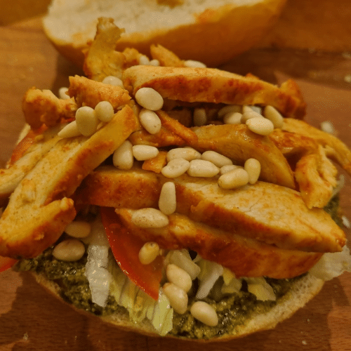 Broodje kip pesto