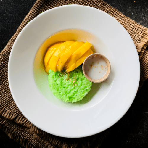 Sticky rice with mango