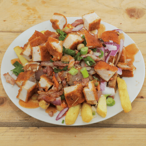 Loaded fries kipschnitzel met BBQ saus
