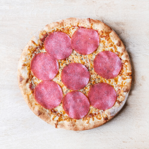 Salami pizza