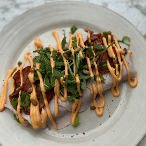 Broodje cup's chicken, op zuurdesembrood van Bro