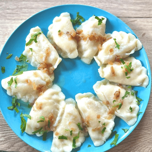 Pierogi z kapustą I grzybami w zestawie z kremem ze Szparagów