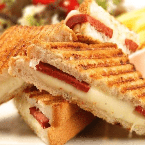 Tosti kaas met sucuk