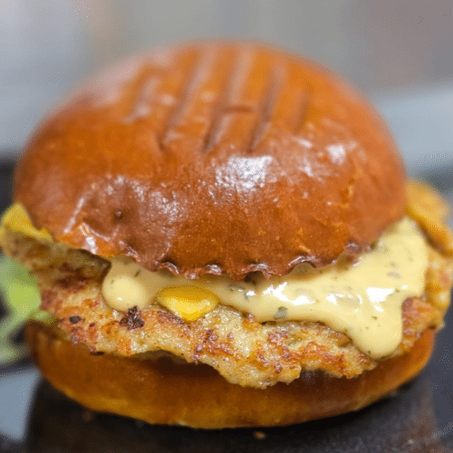 Kipgehakt smash burger met kaas