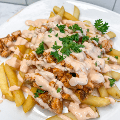 Loaded fries met kip