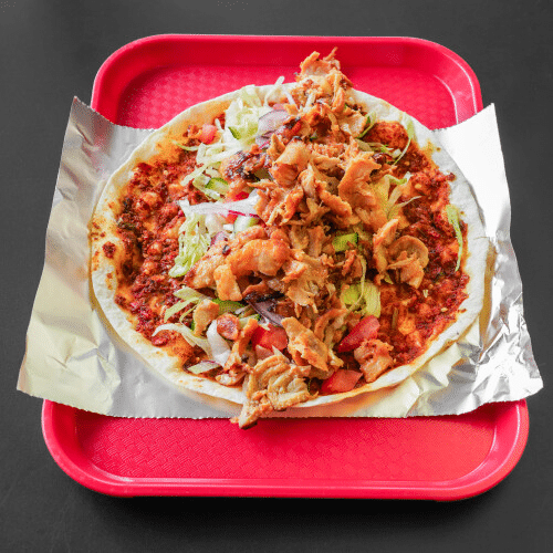 Turkse pizza met kipdöner