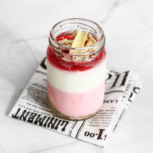 Small jar strawberry mascarpone