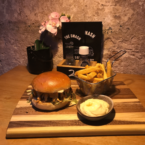 The smashed truffle sriracha burger met friet
