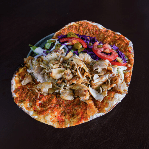 Turkse pizza met kipdöner
