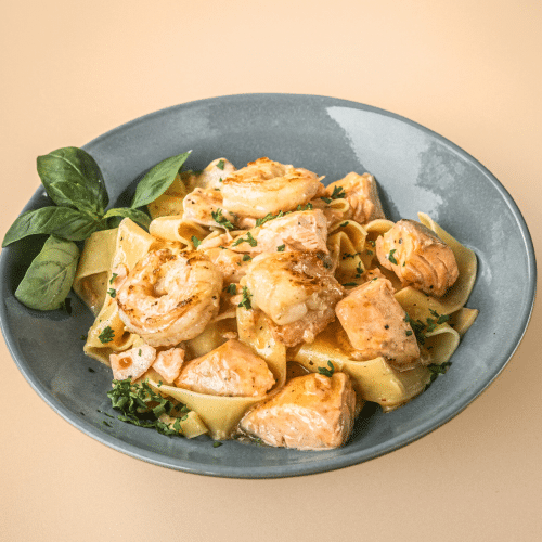 Tagliatelle met zalm en gamba's