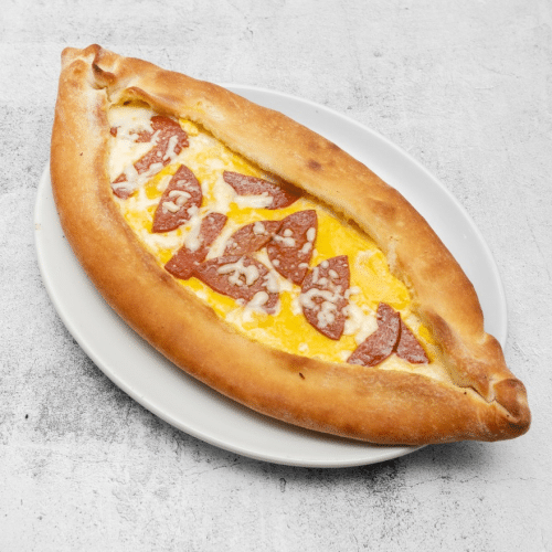 Pide sucuk, kaas en ei