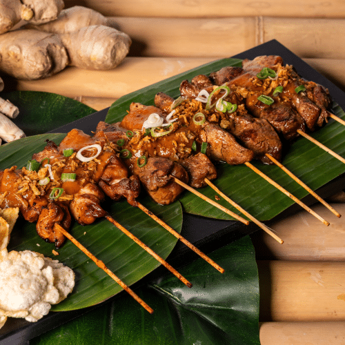 3 kip sate, 3 varkenshaas sate, 3 buikspek sate