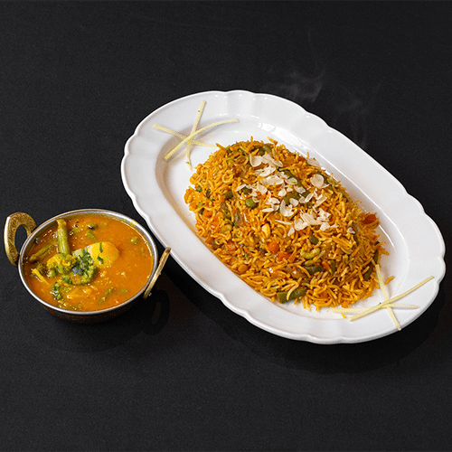 Vegan briyani en gemixte groente curry