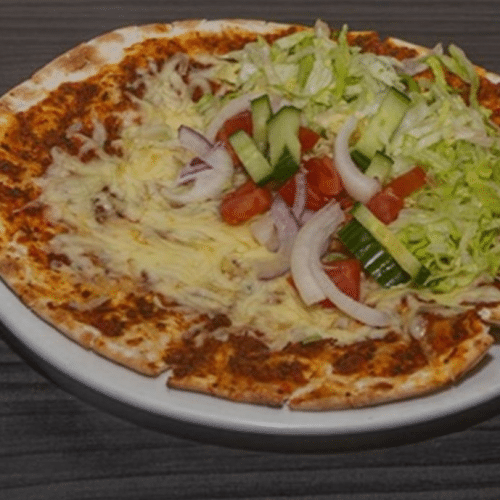 Turkse pizza met sla en kaas