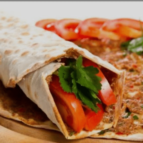 Turkse pizza met sla