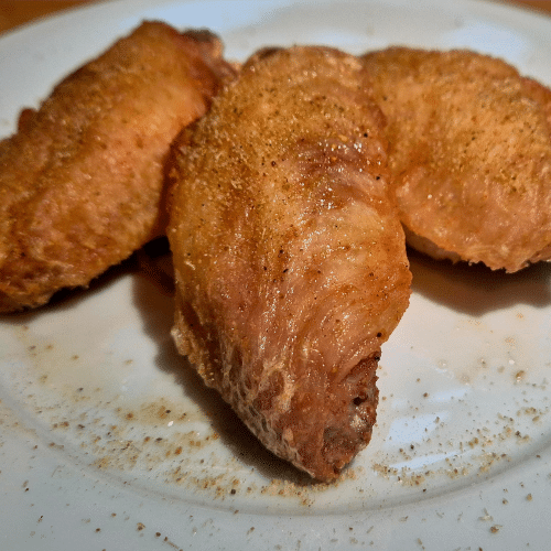 Huisgemaakte zout en peper chicken wings