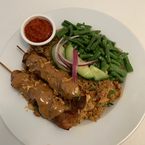 Javaanse nasi kip saté