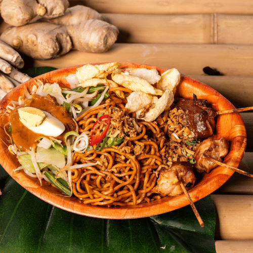 Bami rames met 3 stokjes kipsaté