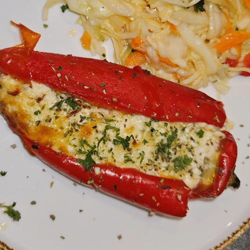 Rode puntpaprika gevuld met feta