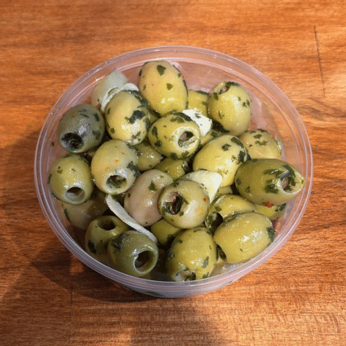 Groene olijven knoflook, peterselie zonder pit
