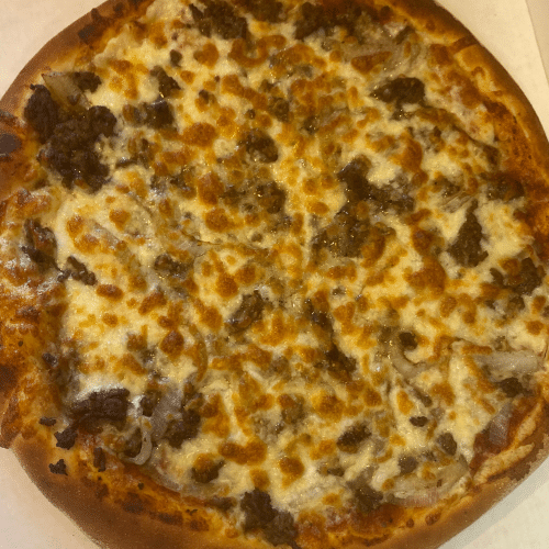 Pizza met gehakt met cola