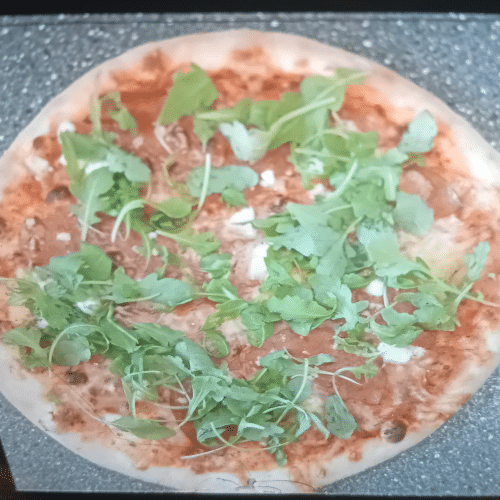 Pizza caprina e pancetta