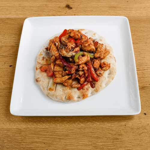Spicy chicken met chilisaus flatbread