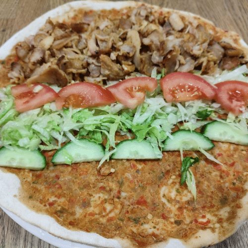 Turkse pizza met kipdöner