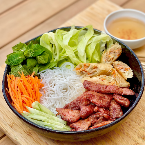 Rijstnoedelsalade varkens char siu