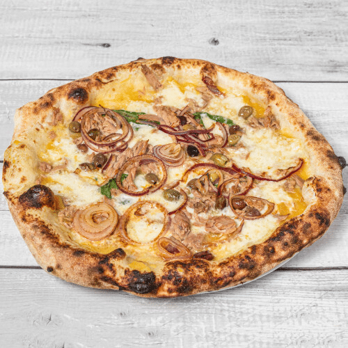 Pizza gialla e tonno