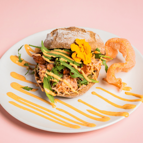 Bun pulled chicken deluxe