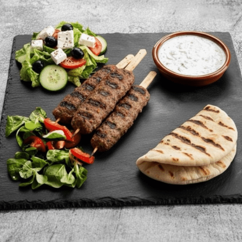 Griekse kofta met tzatziki schotel