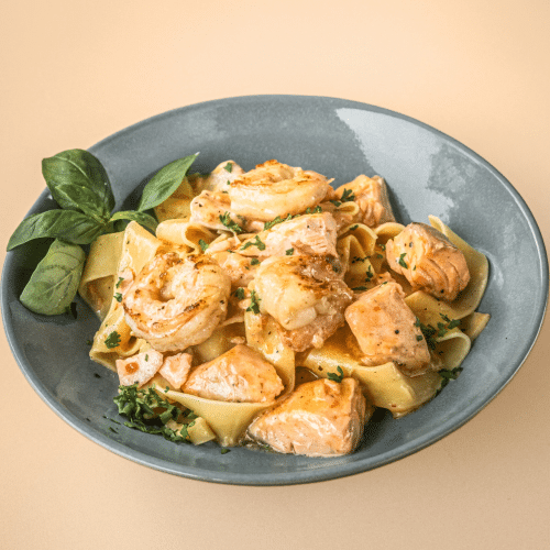 Tagliatelle met zalm en gambas